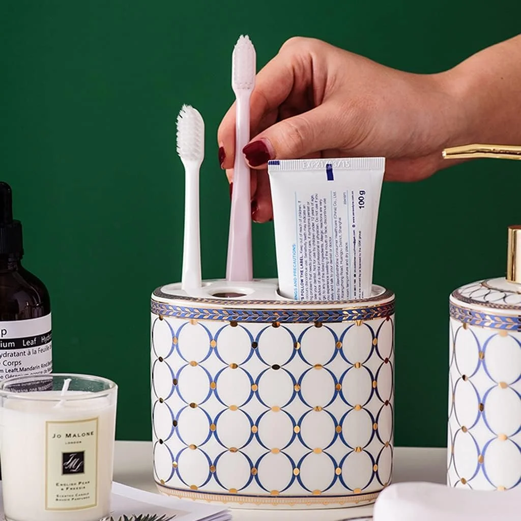 ست لوازم جانبی حمام 6 تکه، ست سرامیکی هندسی شامل جای مایع دستشویی، جا مسواکی به همراه سینی حمام (رنگ: آبی، سایز: ست 6 تکه) ست لوازم جانبی حمام 6 تکه، ست سرامیکی هندسی شامل جای مایع دستشویی، جا مسواکی به همراه سینی حمام (رنگ: آبی، سایز: ست 6 تکه)