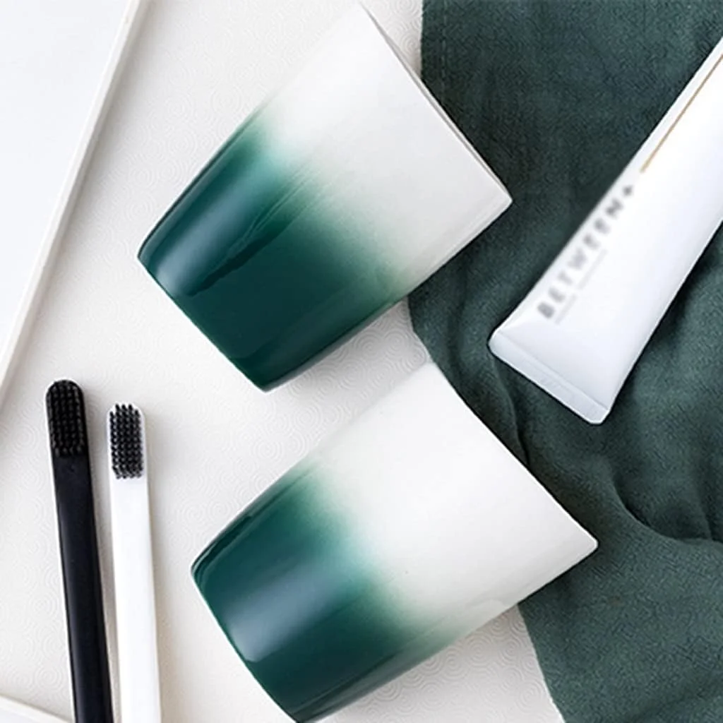 ست لوازم جانبی حمام 6 تکه سرامیکی با رنگ گرادیان، شامل جای مایع صابون، جا مسواکی و سینی ملامینه (رنگ: سبز، سایز: ست 6 تکه) ست لوازم جانبی حمام 6 تکه سرامیکی با رنگ گرادیان، شامل جای مایع صابون، جا مسواکی و سینی ملامینه (رنگ: سبز، سایز: ست 6 تکه)