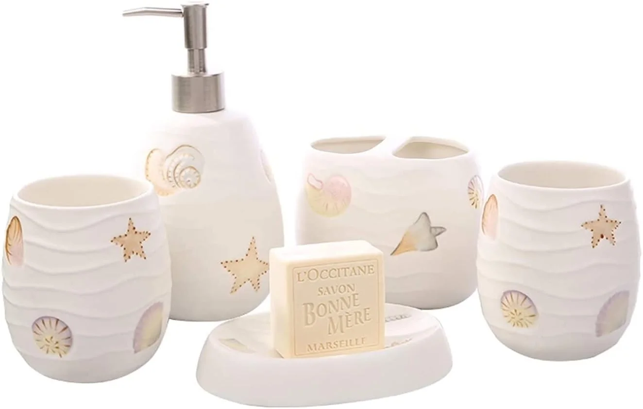 ست لوازم جانبی حمام، ست لوازم جانبی سرامیکی حمام، ست رومیزی 5 تکه سفید با طرح اقیانوس، مناسب هدیه خانه نویی و تکمیل کننده لوازم حمام ست لوازم جانبی حمام، ست لوازم جانبی سرامیکی حمام، ست رومیزی 5 تکه سفید با طرح اقیانوس، مناسب هدیه خانه نویی و تکمیل کننده لوازم حمام