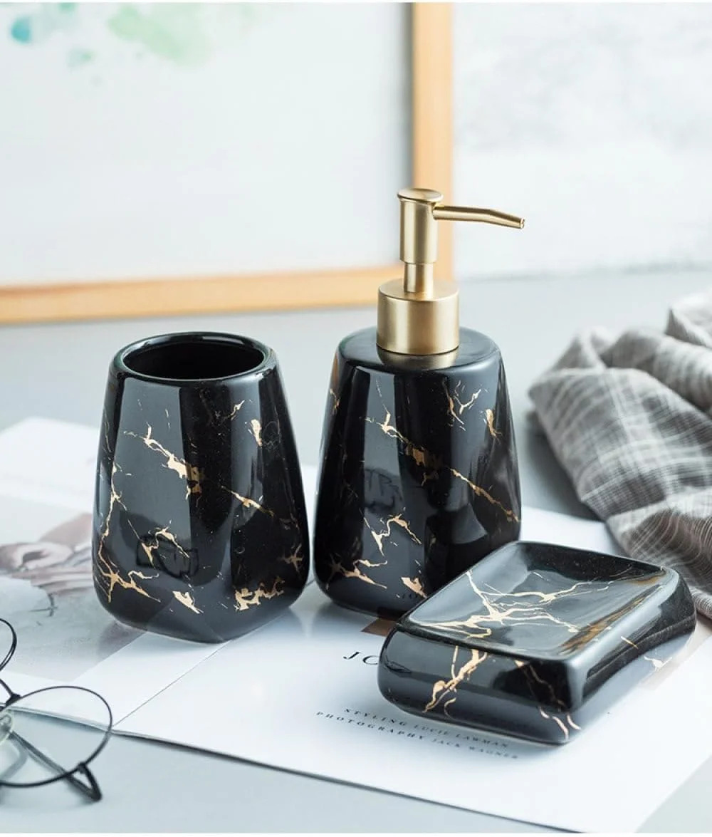 ست لوازم جانبی سرامیکی طرح سنگ مرمر برای حمام شامل جا مسواکی، جا صابونی، مایع دستشویی و مایع ظرفشویی، طراحی شیک سیاه و سفید، ست 4 تکه برای استفاده در منزل یا هتل (مشکی)