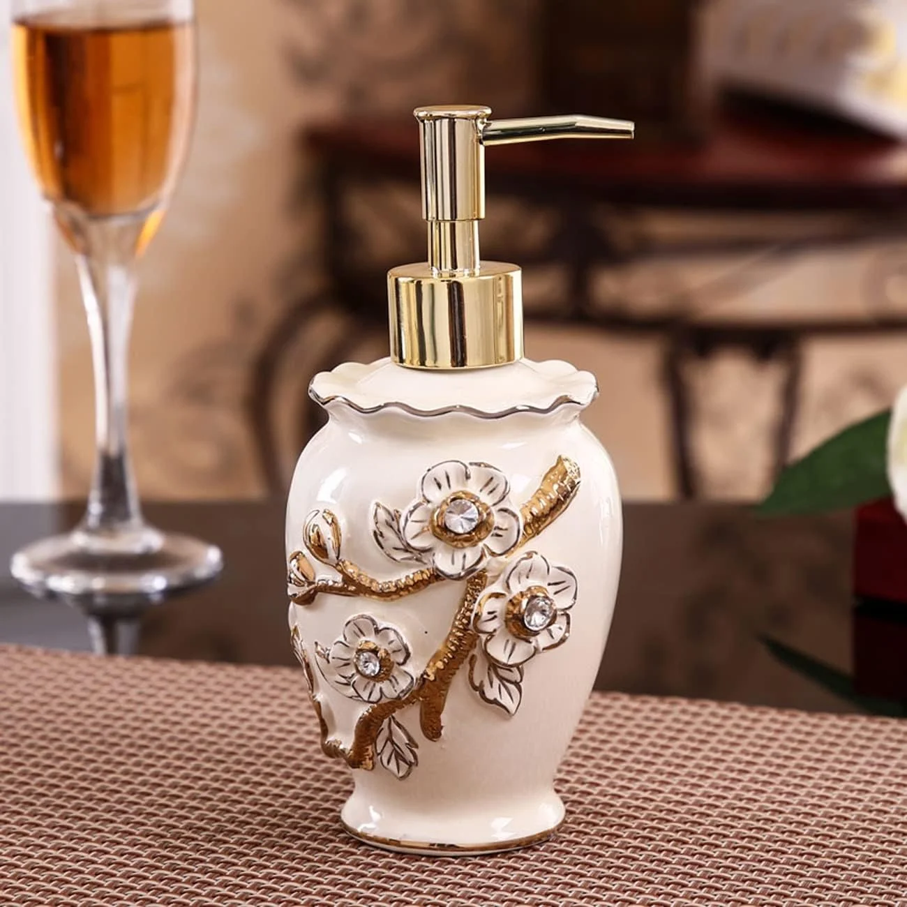 ست لوازم جانبی حمام 5 تکه AVLUZ، کیت دکوری سرامیکی با طرح شکوفه آلو برای روی میز روشویی، شامل جا مایع لوسیون، جا مسواکی، 2 لیوان، جا صابونی