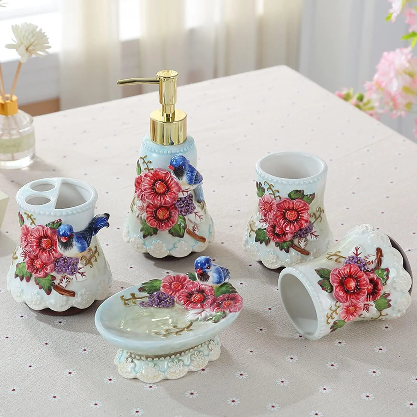 ست لوازم جانبی سرامیکی حمام AVLUZ، ست لوازم جانبی تزئینی رومیزی با طرح گل Magpie شامل جا مایع لوسیون، جا مسواکی، 2 لیوان، جا صابونی