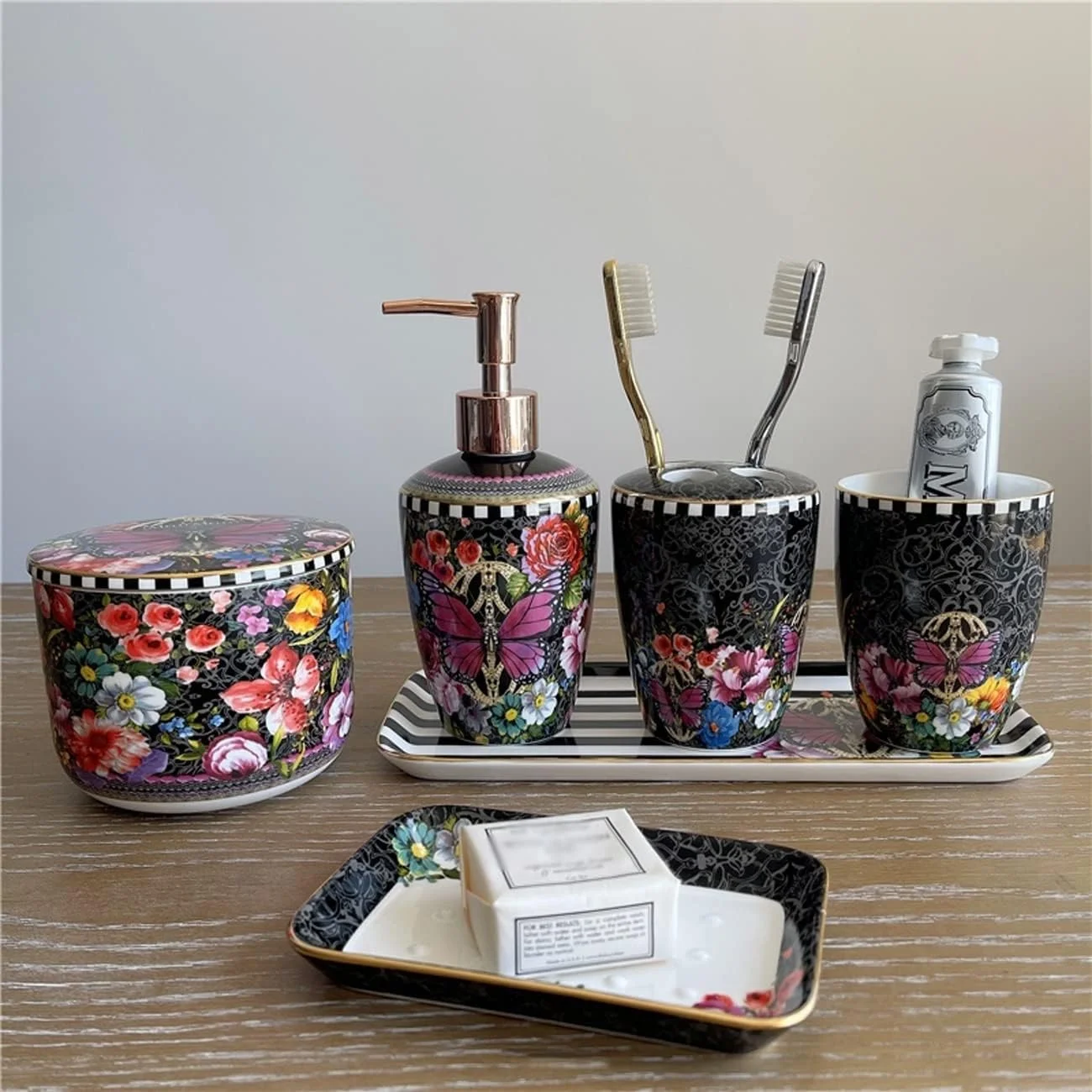 ست لوازم جانبی سرامیکی حمام AVLUZ، ست 6 تکه دکوری نفیس حمام با طرح دستی، شامل جا مایع لوسیون، جا مسواکی، لیوان، مخزن نگهداری، جا صابونی و سینی