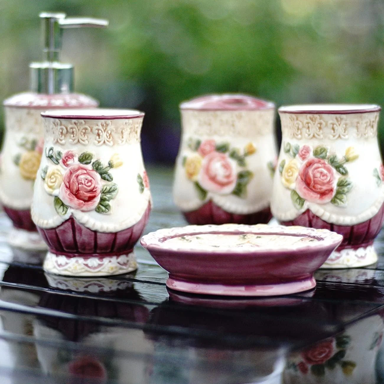 ست لوازم جانبی حمام 5 تکه AVLUZ، ست دکوری سرامیکی حمام با طرح گل رز، شامل جا مایع لوسیون، جا مسواکی، 2 عدد لیوان، جا صابونی