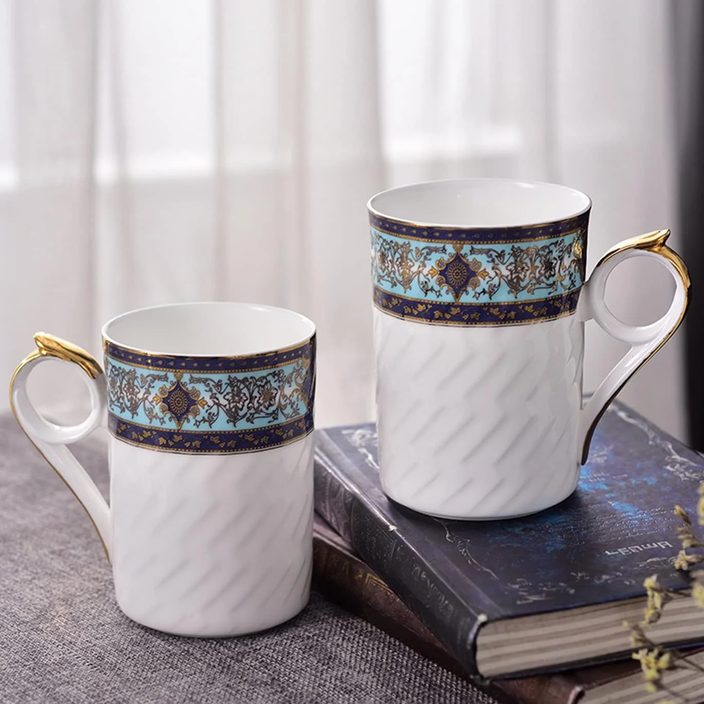 ست لوازم جانبی حمام به سبک دادگاهی AVLUZ، ست 5 تکه دکوری سرامیکی لوکس حمام، شامل جا مایع لوسیون، جا مسواکی، 2 لیوان دهانشویه، جا صابونی (رنگ: قرمز)