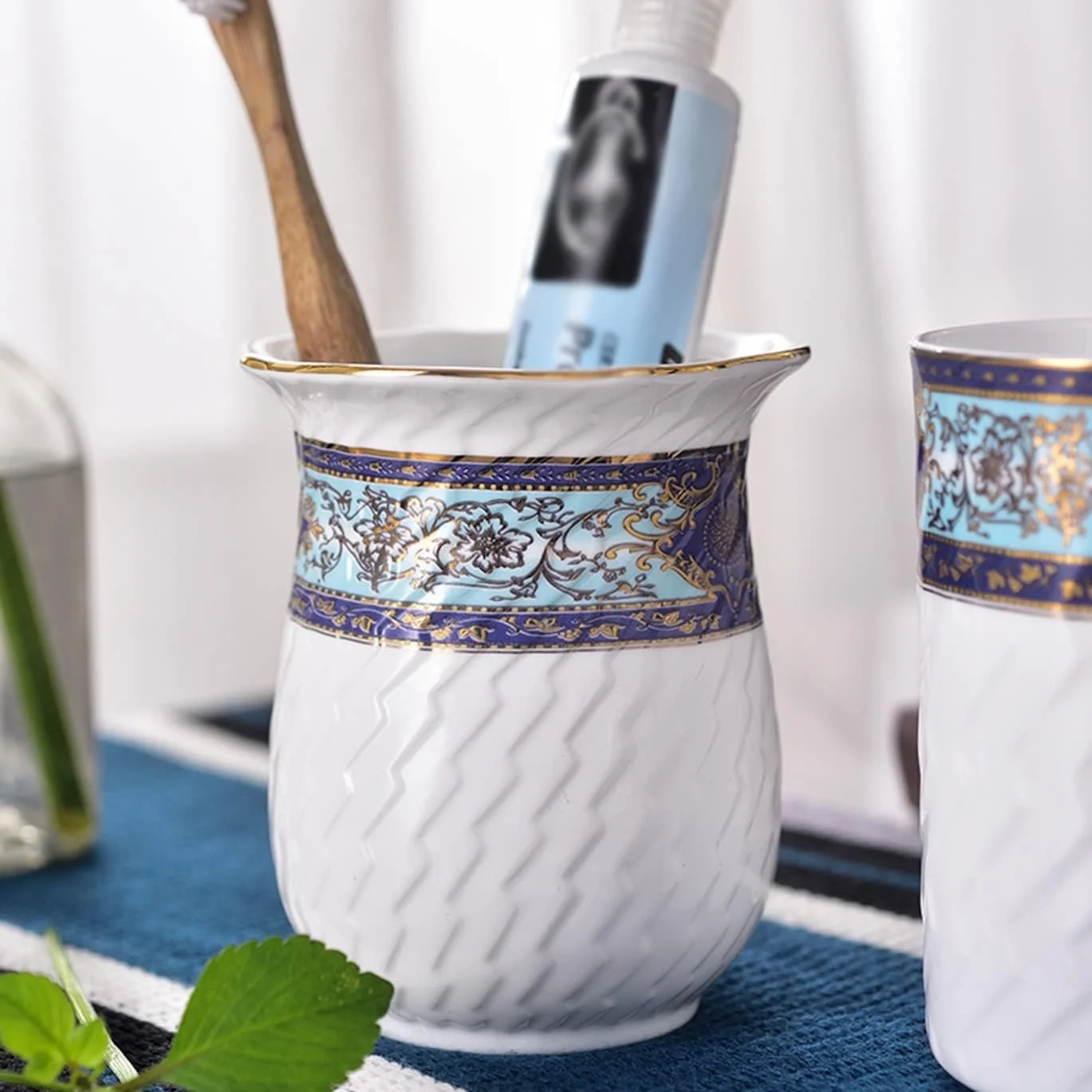 ست لوازم جانبی حمام به سبک دادگاهی AVLUZ، ست 5 تکه دکوری سرامیکی لوکس حمام، شامل جا مایع لوسیون، جا مسواکی، 2 لیوان دهانشویه، جا صابونی (رنگ: قرمز)