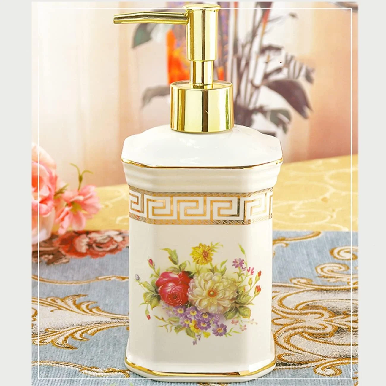 ست لوازم جانبی کلاسیک حمام AVLUZ، ست کامل دکور حمام سرامیکی با گل ختمی نقاشی شده با دست شامل جا مایع لوسیون، جا مسواکی، 2 لیوان و جا صابونی (اندازه: بدون سینی)