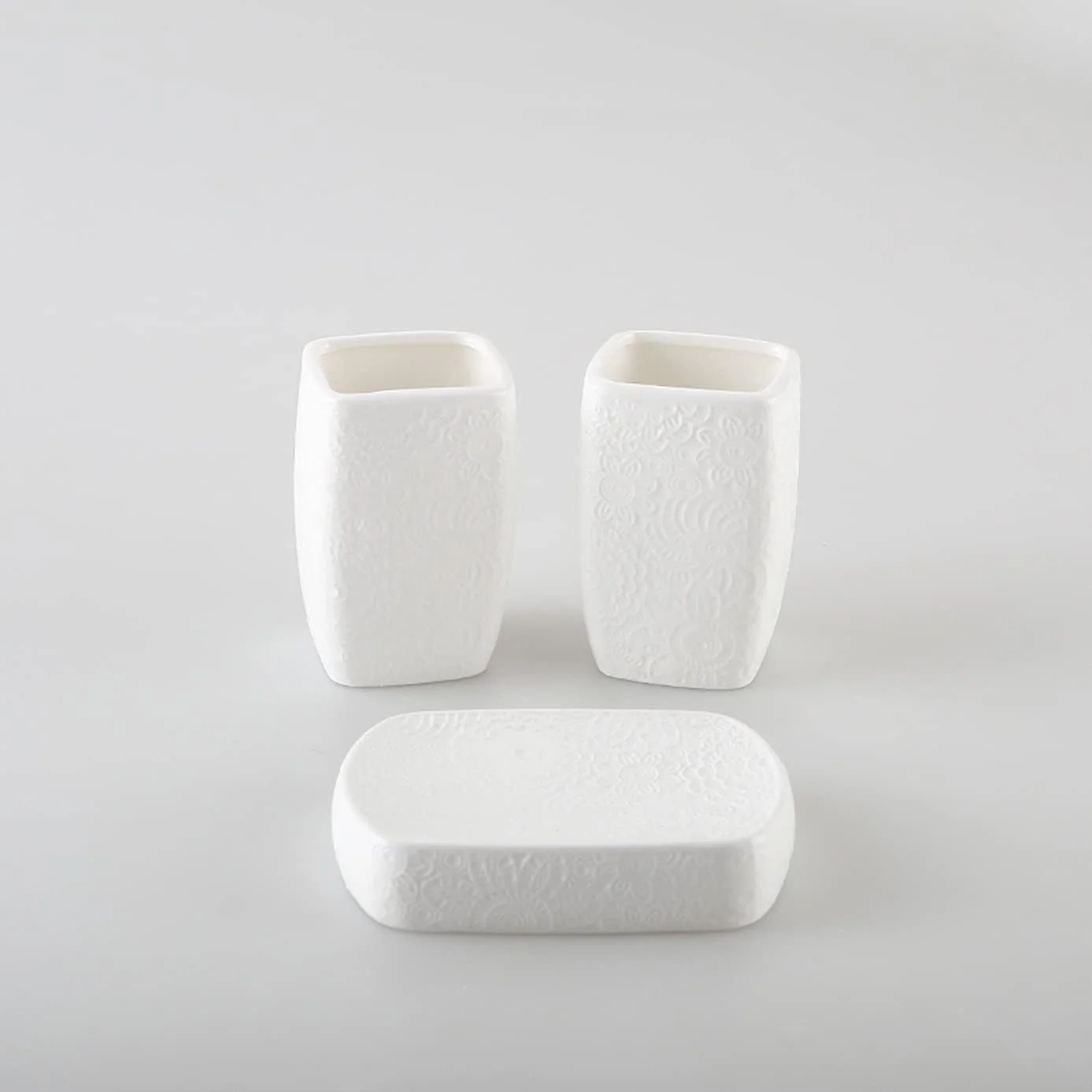 ست لوازم جانبی سرامیکی مینیمالیسم آولوز برای حمام، ست کامل 5 تکه لوازم جانبی حمام با بافت خلاقانه شامل جای مایع لوسیون، جا مسواکی، 2 لیوان، جای صابون، سفید
