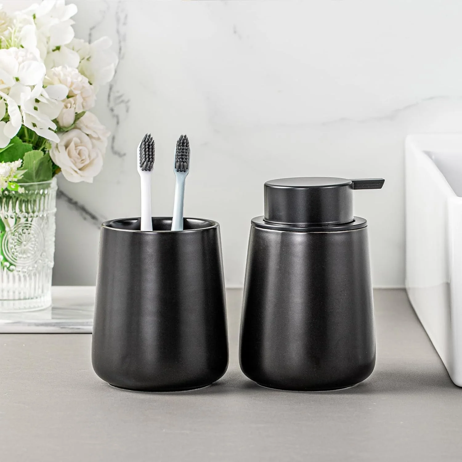 ست لوازم جانبی سرامیکی حمام 2 تکه، جا مسواکی، پخش کننده صابون فوم دست، دکوراسیون حمام مدرن و زیبا برای خانه، سازمان دهنده حمام برای حمام های مدرن، مشکی مات