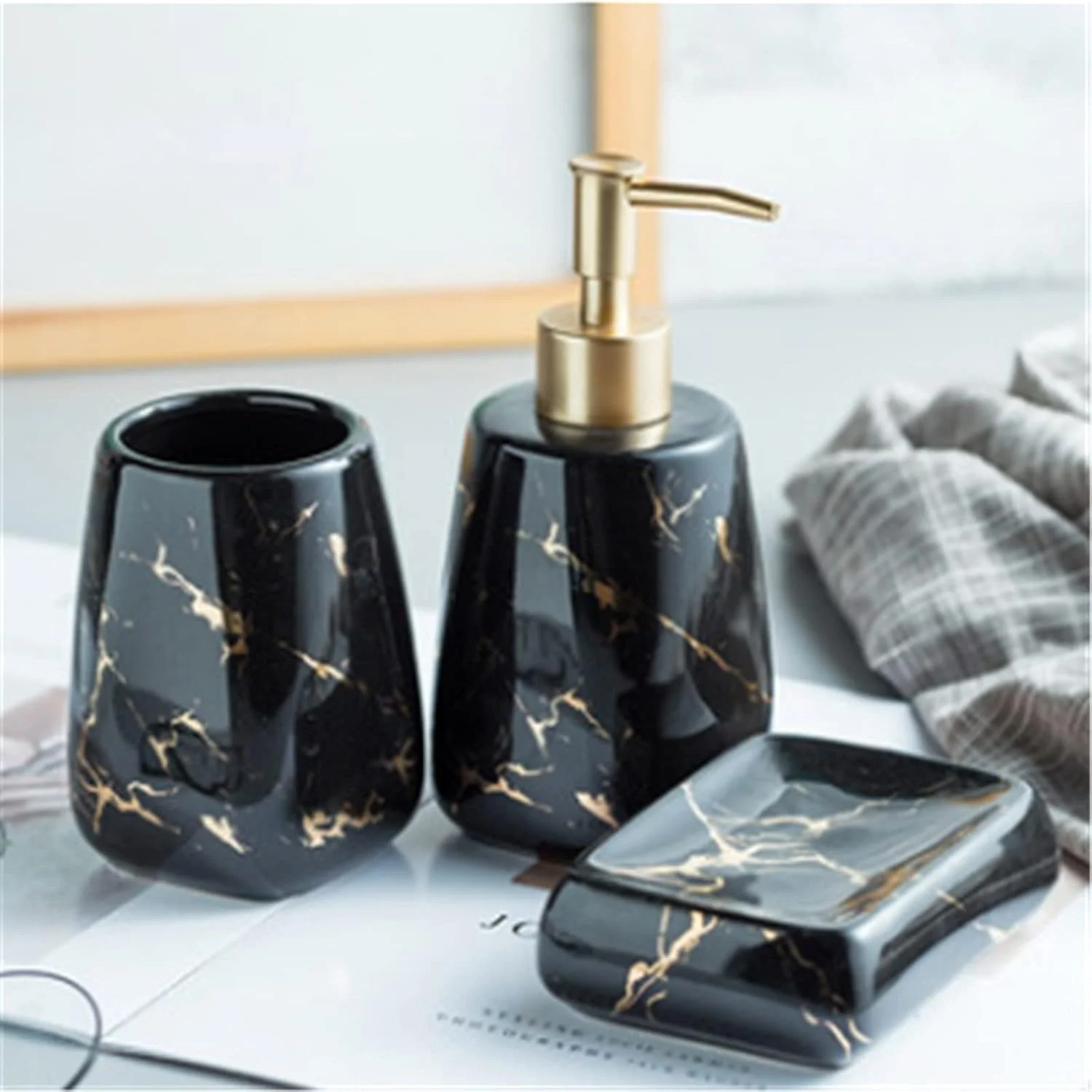ست سرامیکی لوازم بهداشتی حمام BaiBnn، مناسب برای خانه و هتل، طرح مرمر نوردیک (رنگ: مشکی براق C، سایز: تک سایز) ست سرامیکی لوازم بهداشتی حمام BaiBnn، مناسب برای خانه و هتل، طرح مرمر نوردیک (رنگ: مشکی براق C، سایز: تک سایز)