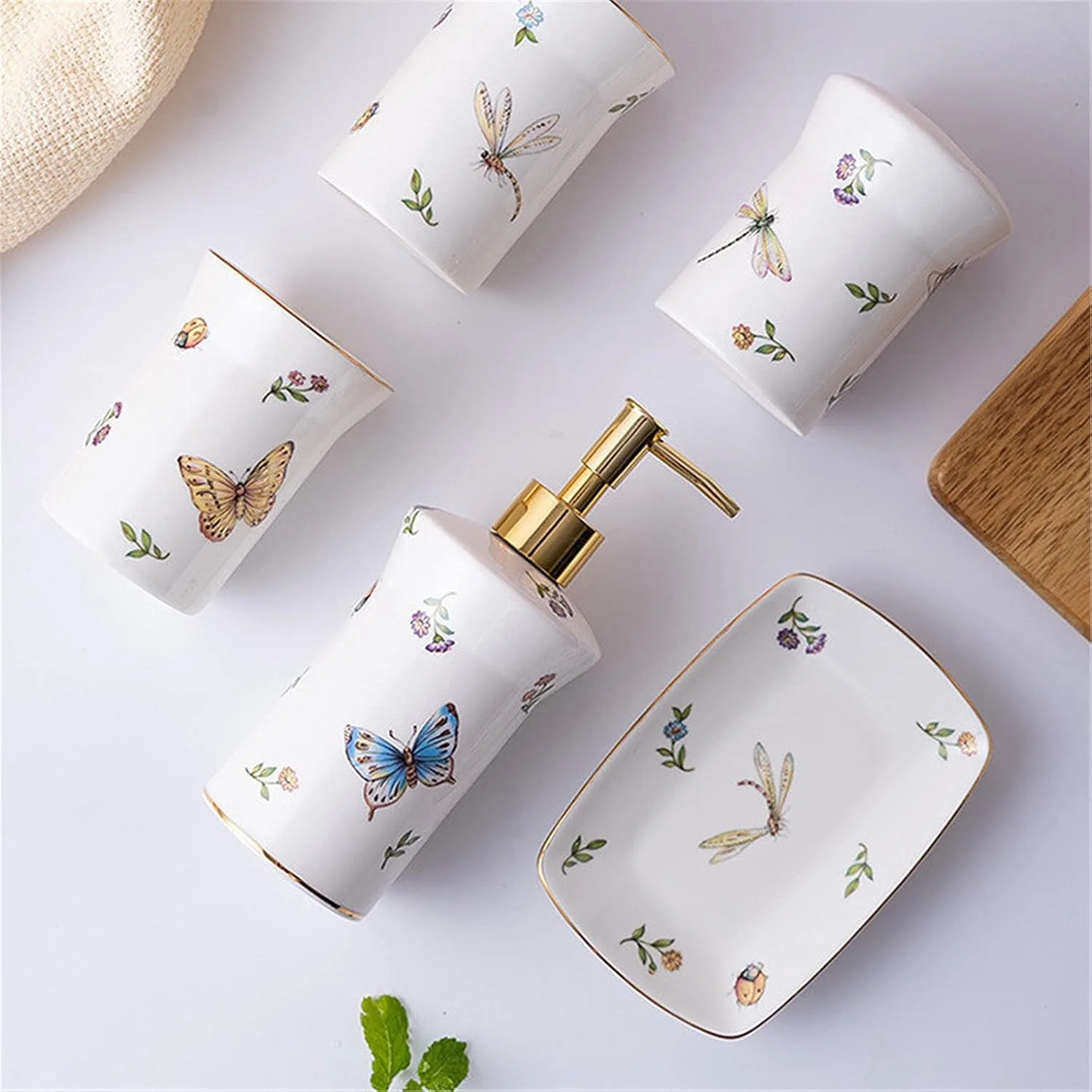 ست سرامیکی لوازم بهداشتی حمام، ست پنج تکه لوازم خانگی شامل جا مسواکی، لیوان دهانشویه و جا مایع دستشویی مناسب منزل و هتل (رنگ: سفید، سایز: تک سایز)