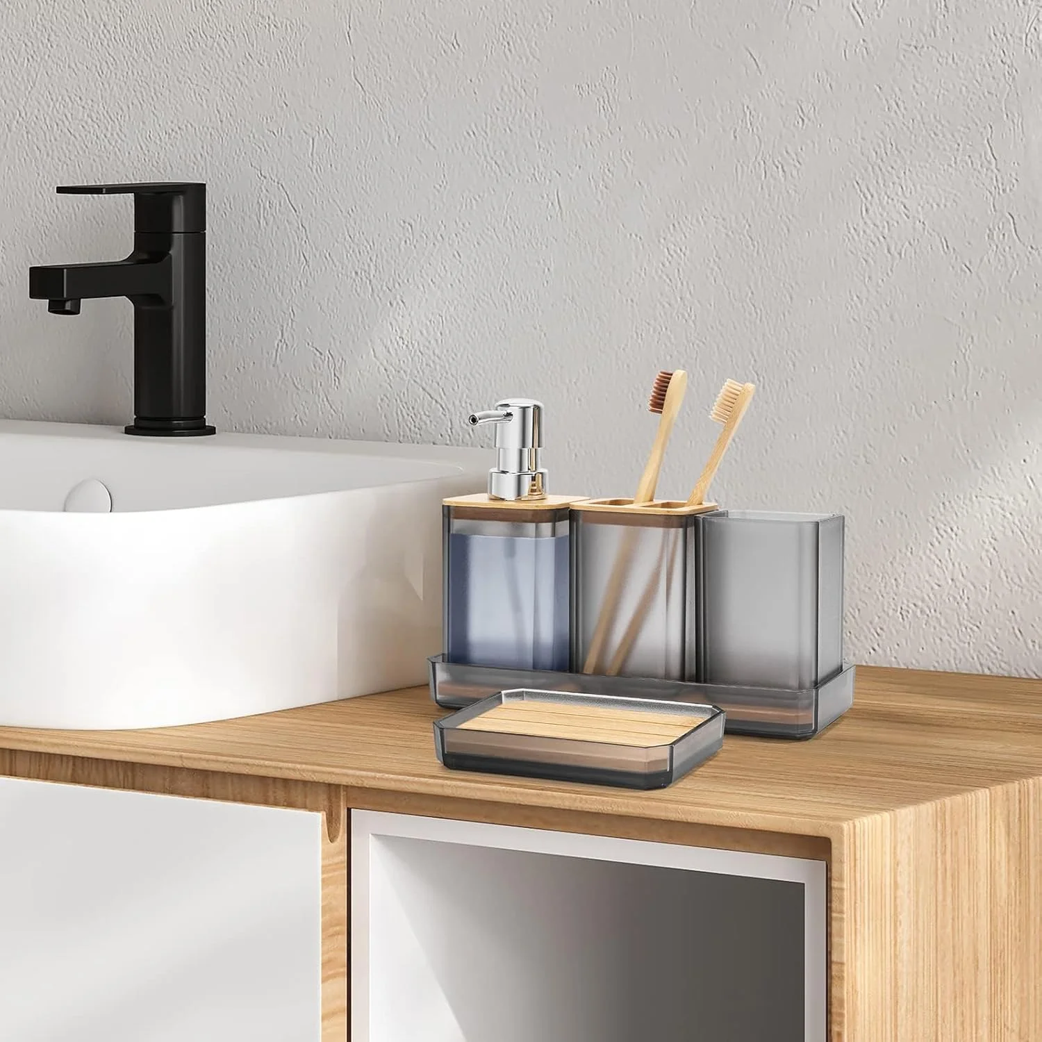 ست لوازم جانبی حمام، ست هدیه لوازم جانبی حمام 5 تکه شامل جا مایع صابون و جا مسواکی، جا مایع صابون، جا مسواکی، لیوان مسواک، سینی روشویی، دکور حمام مدرن (خاکستری)