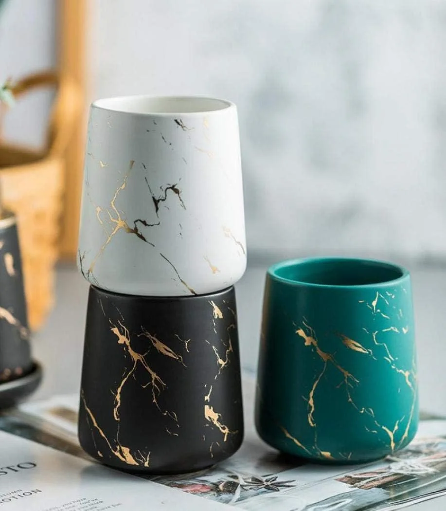 ست لوازم جانبی سرامیکی طرح سنگ مرمر برای حمام، ۴ تکه، مشکی مات شامل جای مایع دستشویی، جا مسواکی، لیوان و جا صابونی، شیک و مدرن، مناسب دکوراسیون حمام مدرن