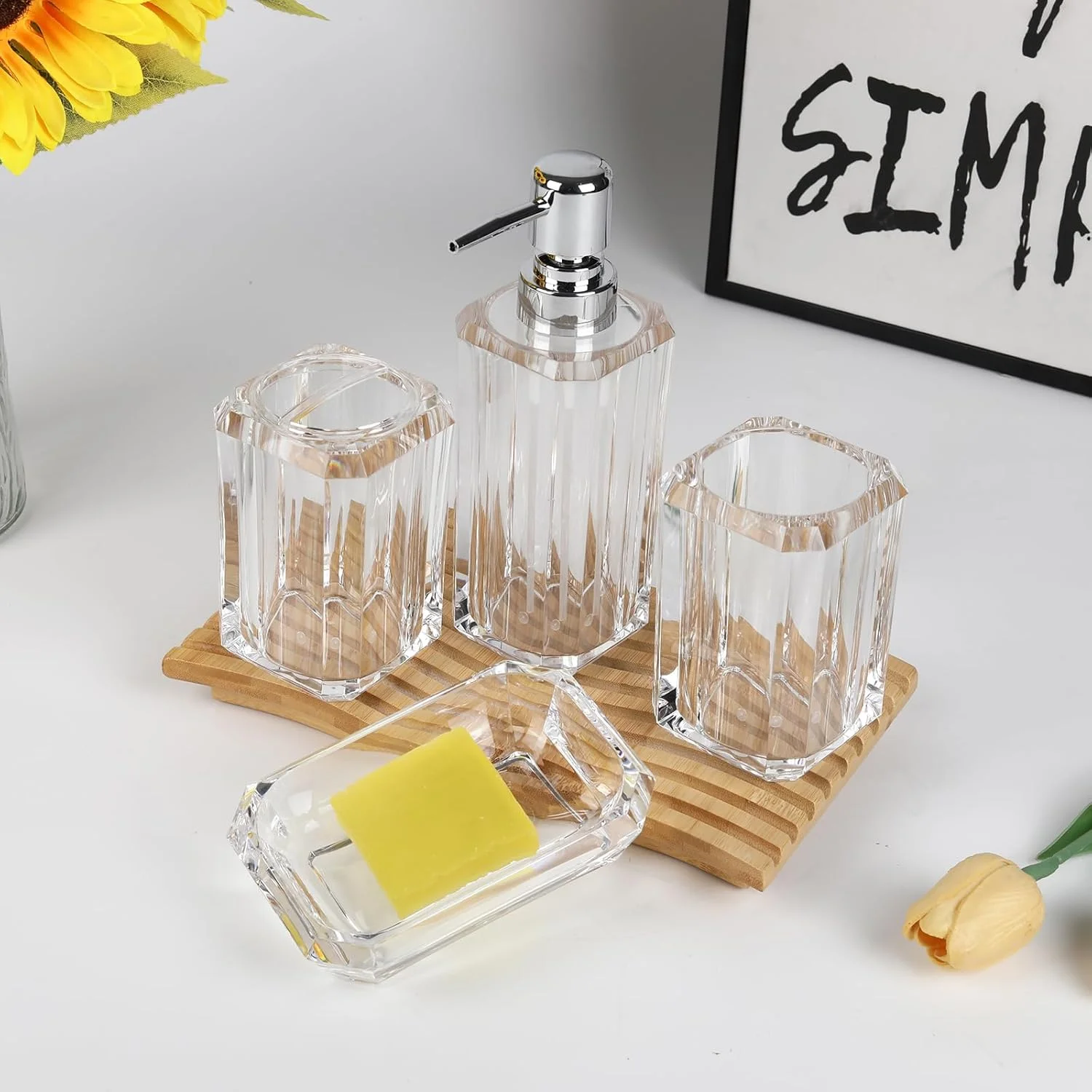 ست لوازم جانبی حمام، ست 4 تکه لوازم جانبی حمام اکریلیک شامل بطری ضدعفونی کننده دست، ظرف لوسیون، بطری جداگانه، جای صابون، لیوان مسواک (شفاف)