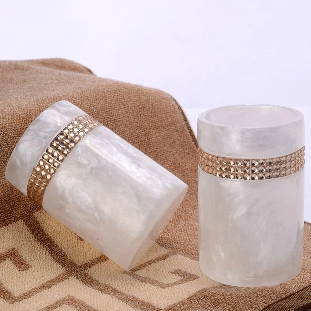 ست ۶ تکه لوازم حمام رزینی برای دکور حمام شامل جا مایع لوسیون، جا مسواکی، لیوان، جا صابونی و سینی