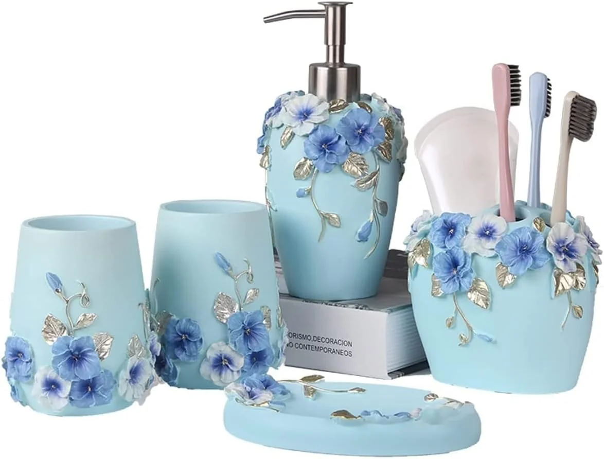 ست پنج تکه لوازم حمام، شامل جا مسواکی، لیوان شستشو و غیره