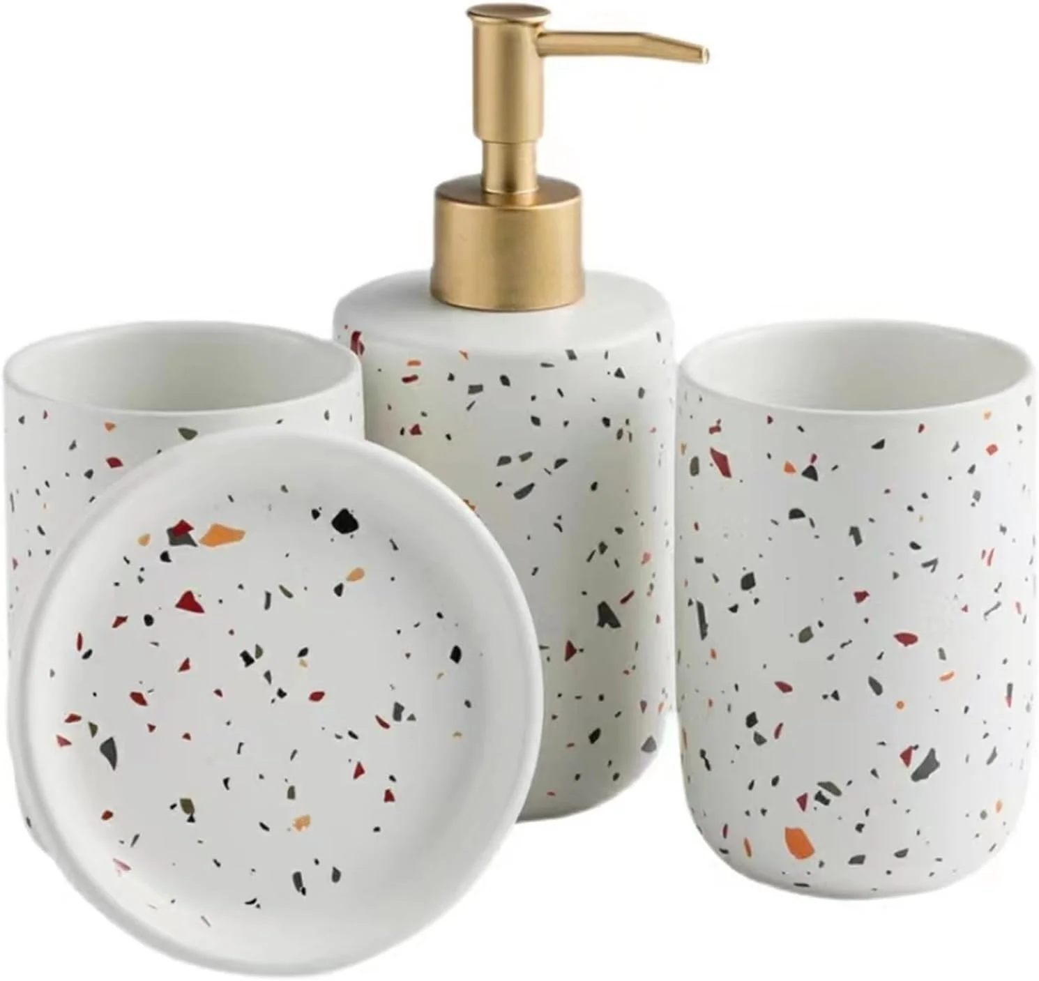 ست لوازم بهداشتی حمام هتل شامل لیوان دهانشویه، بطری لوسیون و سایر ملزومات