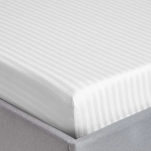 ست ملحفه کش دار سه تکه راه راه سفید نخی 250TC (سه تکه کش دار، سایز کویین 180x200)