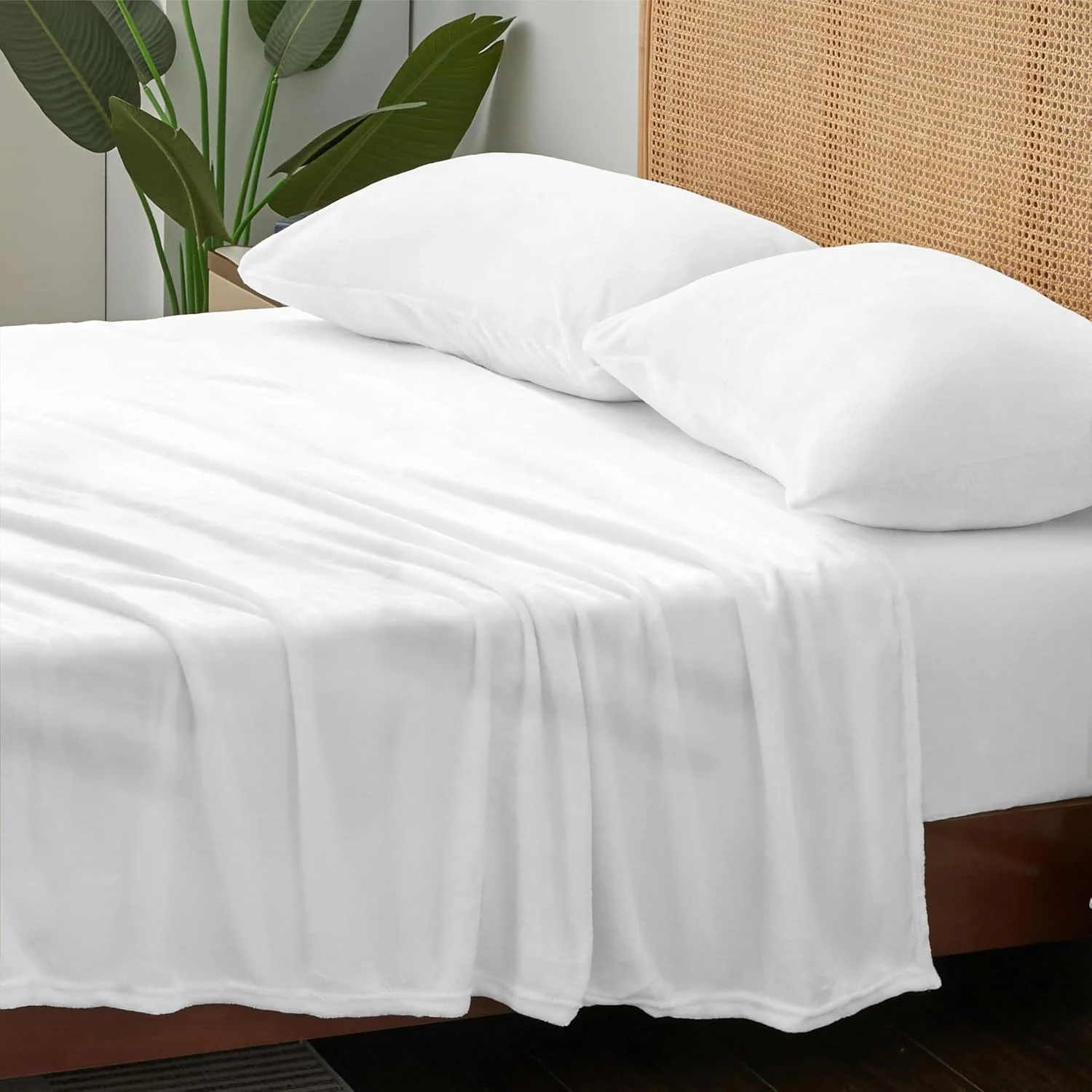 ست ملحفه فلانل سایز کینگ، سفید روشن - ست ملحفه پشمی فوق العاده نرم و لطیف، 4 تکه (شامل ملحفه کش دار، ملحفه تخت، 2 روبالشی)