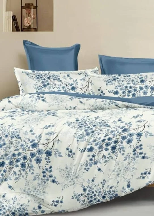ست ملحفه طرح گل آبی سایز کینگ – ست سه تکه ملحفه میکروفایبر مقاوم در برابر چروک – زمینه سفید شیک با طرح های آبی – ملحفه 250x270 سانتی متر + 2 روبالشتی - 75 X 50 سانتی متر