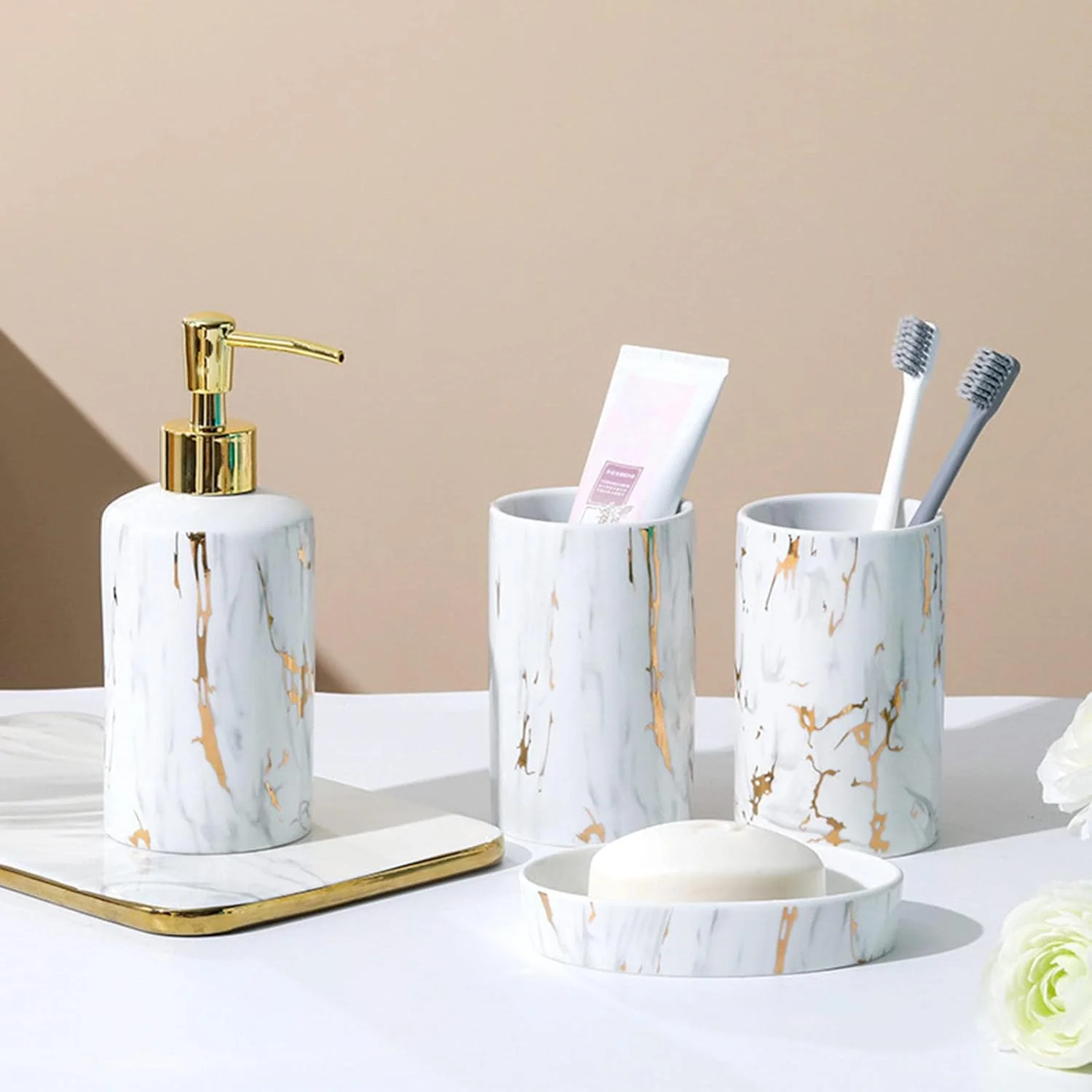 ست لوازم جانبی سرامیکی حمام، ست 4 تکه لوازم جانبی حمام طرح سنگ مرمر، ست لوازم جانبی حمام با جای مایع صابون، 2 لیوان، جای صابون