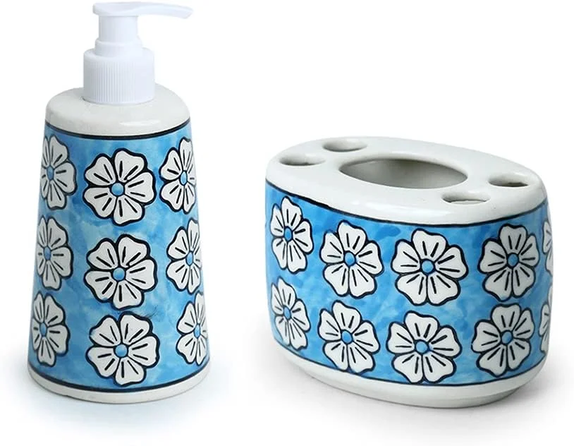 ست لوازم جانبی سرامیکی دست ساز 'Turquoise Mogra' ExclusiveLane برای حمام منزل (جا مایع دستشویی، جا مسواکی)
