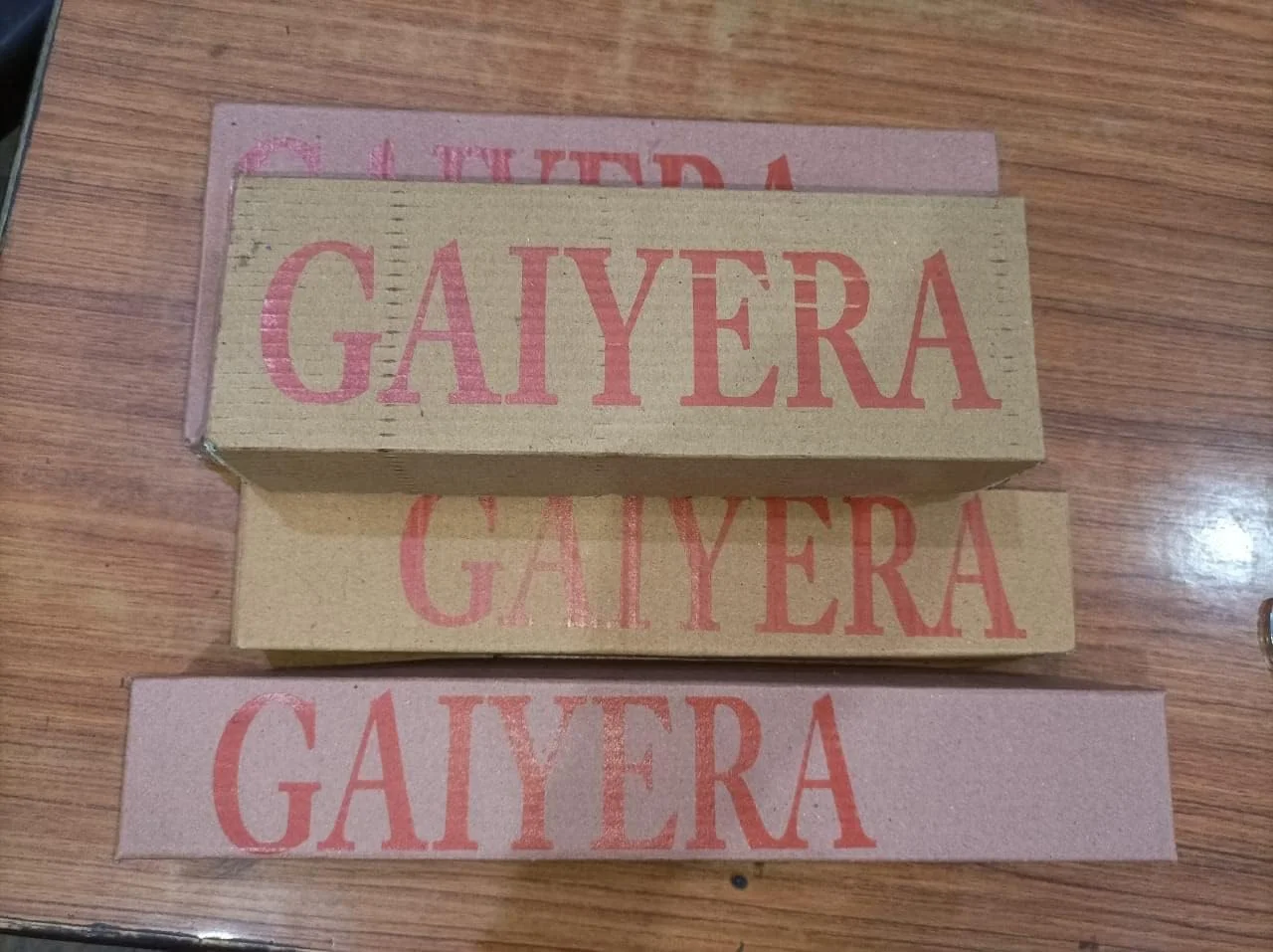 ست لوازم جانبی سرامیکی دست ساز گایرا برای سرویس بهداشتی و دکوراسیون حمام | جا مایع دستشویی، جا صابونی، جا مسواکی، رنگ سفید شیری (ست 3 تکه)