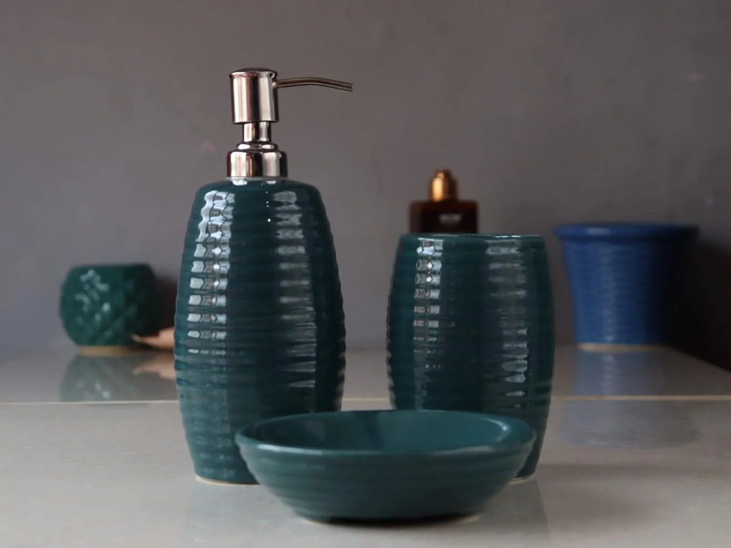 ست لوازم جانبی سرامیکی کائولینیت برای سرویس بهداشتی و دکور حمام | جا مایع دستشویی، جا صابونی، جا مسواکی سبز رادیوم (SA-1) ست لوازم جانبی سرامیکی کائولینیت برای سرویس بهداشتی و دکور حمام | جا مایع دستشویی، جا صابونی، جا مسواکی سبز رادیوم (SA-1)