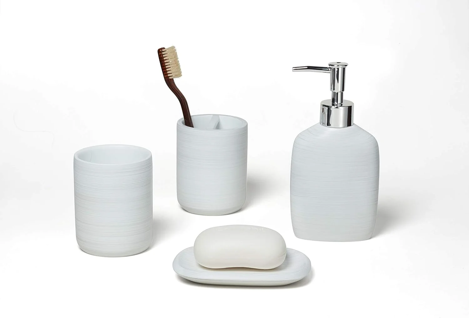 ست لوازم جانبی حمام ۴ تکه Roselli Trading Company - مه صبحگاهی - جا مسواکی، لیوان، جای صابون و پمپ لوسیون ست لوازم جانبی حمام ۴ تکه Roselli Trading Company - مه صبحگاهی - جا مسواکی، لیوان، جای صابون و پمپ لوسیون
