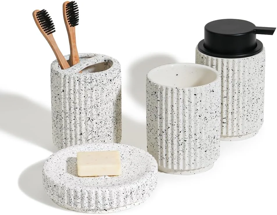 ست لوازم جانبی حمام ساتو براون سفید - ست 4 تکه لوازم جانبی حمام سرامیکی تزئینی با پخش کننده صابون لوسیون، جا مسواکی/لیوان و جا صابونی، ست هدیه مدرن برای دکوراسیون منزل جدید