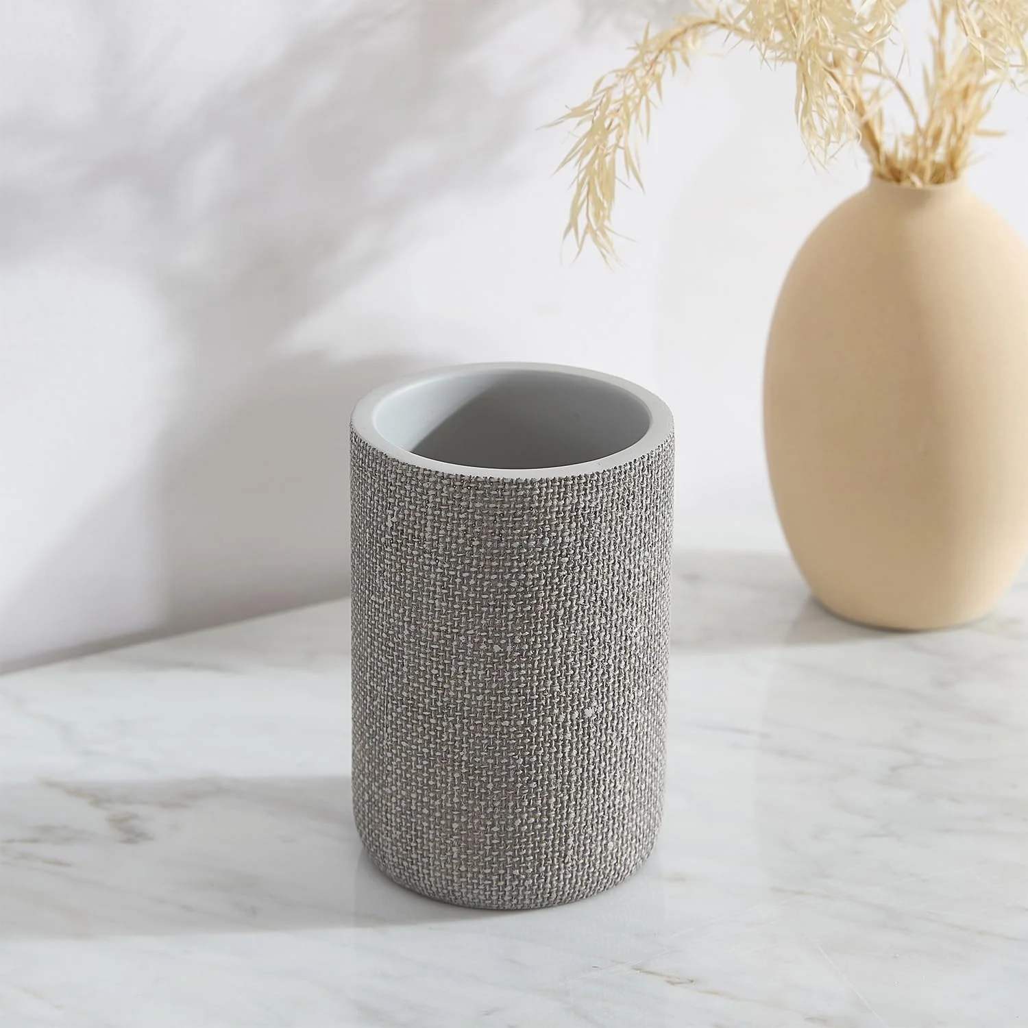 ست لوازم جانبی رومیزی رزینی حمام Tahari Home، شامل جا مسواکی، لیوان، سینی روشویی و پمپ لوسیون، طراحی بافت دار (Astor Light Grey، 4 تکه) ست لوازم جانبی رومیزی رزینی حمام Tahari Home، شامل جا مسواکی، لیوان، سینی روشویی و پمپ لوسیون، طراحی بافت دار (Astor Light Grey، 4 تکه)