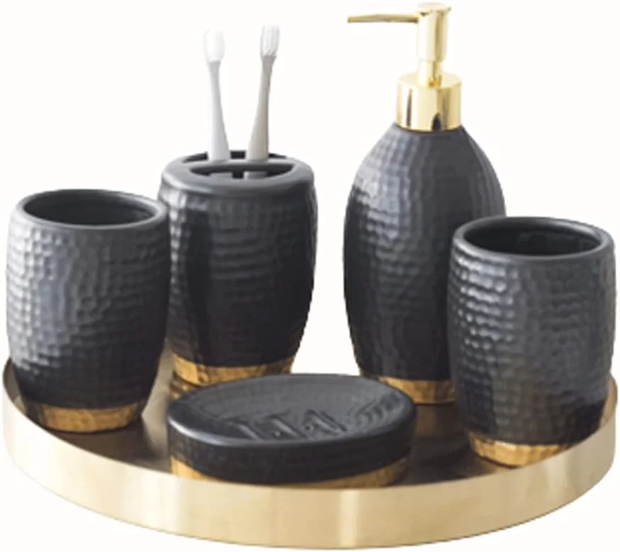 ست لوازم جانبی حمام با بافت مات، شامل جای مایع دستشویی سرامیکی برای روی میز، جا مسواکی، لیوان و جا صابونی (مشکی) ست لوازم جانبی حمام با بافت مات، شامل جای مایع دستشویی سرامیکی برای روی میز، جا مسواکی، لیوان و جا صابونی (مشکی)