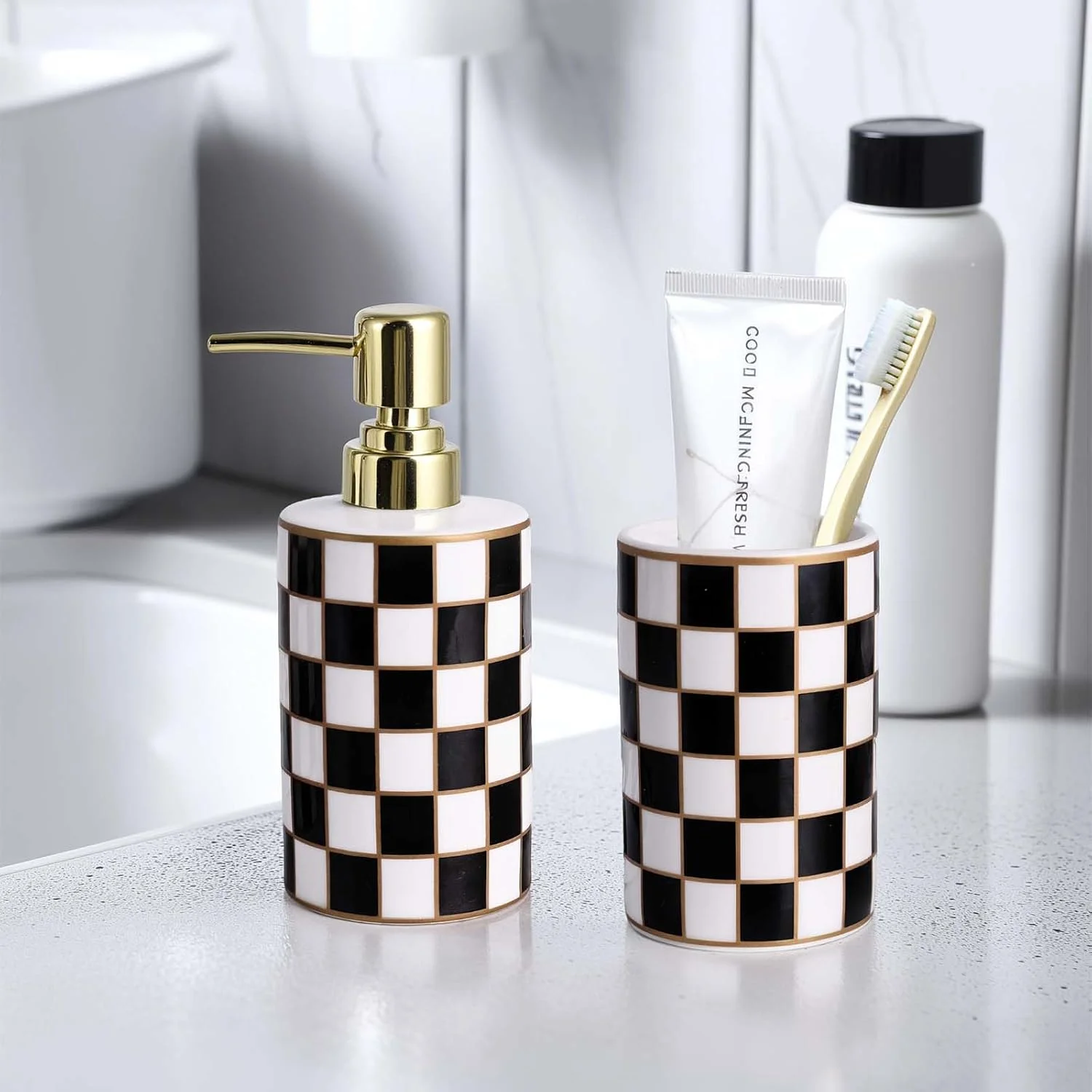 ست جا مسواکی حمام، جا مایع دستشویی سرامیکی شطرنجی و جا مسواکی، ست لوازم جانبی مدرن حمام، ست دکوراسیون حمام شطرنجی سیاه و سفید (مشکی) ست جا مسواکی حمام، جا مایع دستشویی سرامیکی شطرنجی و جا مسواکی، ست لوازم جانبی مدرن حمام، ست دکوراسیون حمام شطرنجی سیاه و سفید (مشکی)