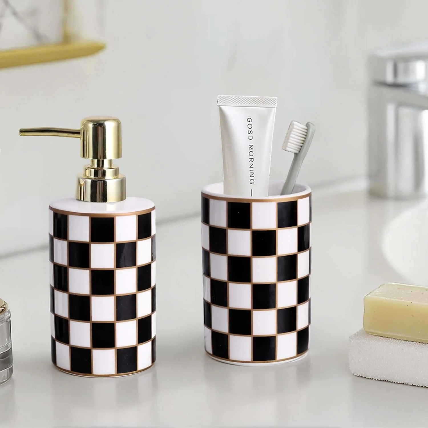 ست جا مسواکی حمام، جا مایع دستشویی سرامیکی شطرنجی و جا مسواکی، ست لوازم جانبی مدرن حمام، ست دکوراسیون حمام شطرنجی سیاه و سفید (مشکی) ست جا مسواکی حمام، جا مایع دستشویی سرامیکی شطرنجی و جا مسواکی، ست لوازم جانبی مدرن حمام، ست دکوراسیون حمام شطرنجی سیاه و سفید (مشکی)