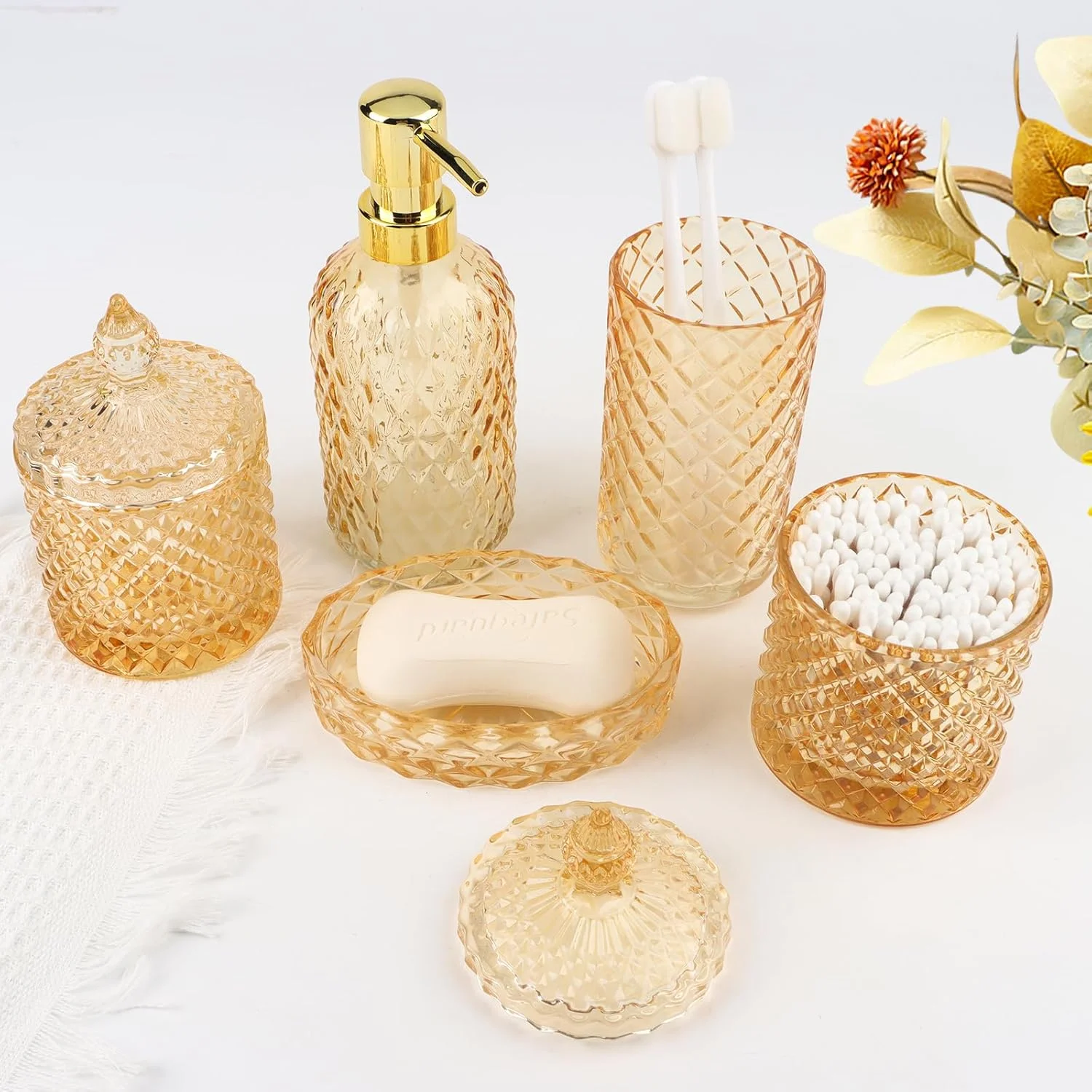 ست لوازم جانبی حمام طلایی تاپسکی، سازمان دهنده رومیزی دکوری شیشه ای حمام، ست 5 تکه لوازم حمام شامل جا مایع (استوانه ای)، جا صابونی، جا مسواکی، لیوان و جا پنبه ست لوازم جانبی حمام طلایی تاپسکی، سازمان دهنده رومیزی دکوری شیشه ای حمام، ست 5 تکه لوازم حمام شامل جا مایع (استوانه ای)، جا صابونی، جا مسواکی، لیوان و جا پنبه