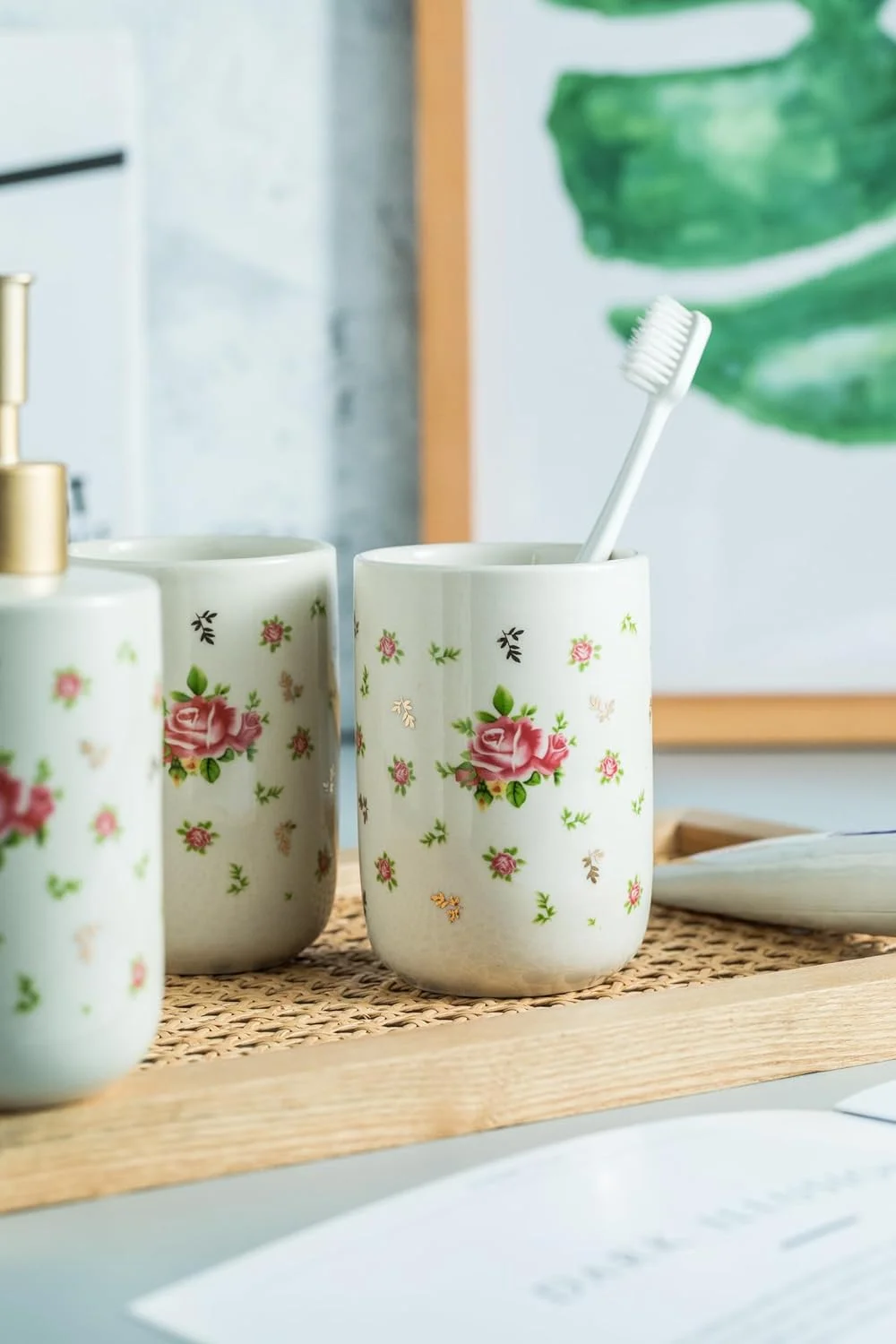 ست لوازم جانبی سرامیکی ۴ تکه UMAI برای حمام - جا مسواکی، لیوان آب، مایع ریز صابون، جای صابون (سفید) ست لوازم جانبی سرامیکی ۴ تکه UMAI برای حمام - جا مسواکی، لیوان آب، مایع ریز صابون، جای صابون (سفید)