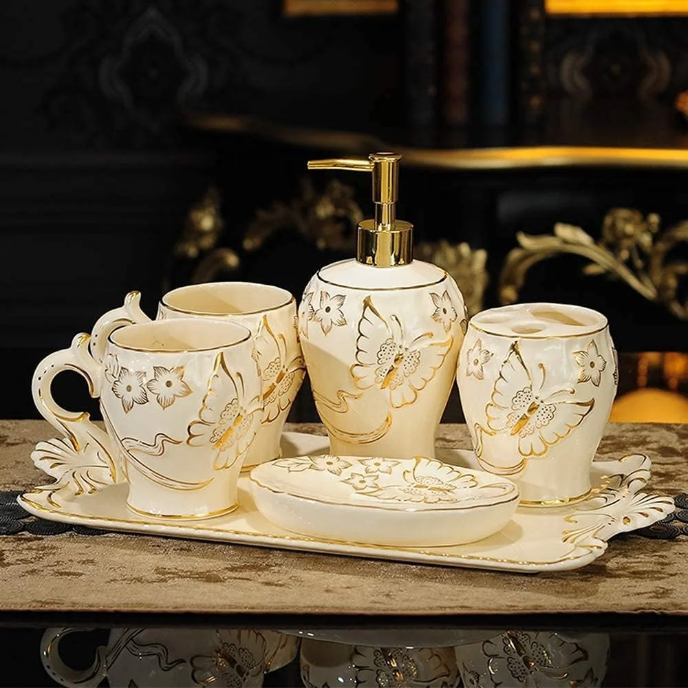 ست لوازم جانبی سرامیکی حمام با طرح قدیمی، دکور روشویی حمام با طراحی ساده شامل پمپ مایع دستشویی، جا مسواکی تقسیم شده، لیوان شستشو، جا صابونی ست لوازم جانبی سرامیکی حمام با طرح قدیمی، دکور روشویی حمام با طراحی ساده شامل پمپ مایع دستشویی، جا مسواکی تقسیم شده، لیوان شستشو، جا صابونی