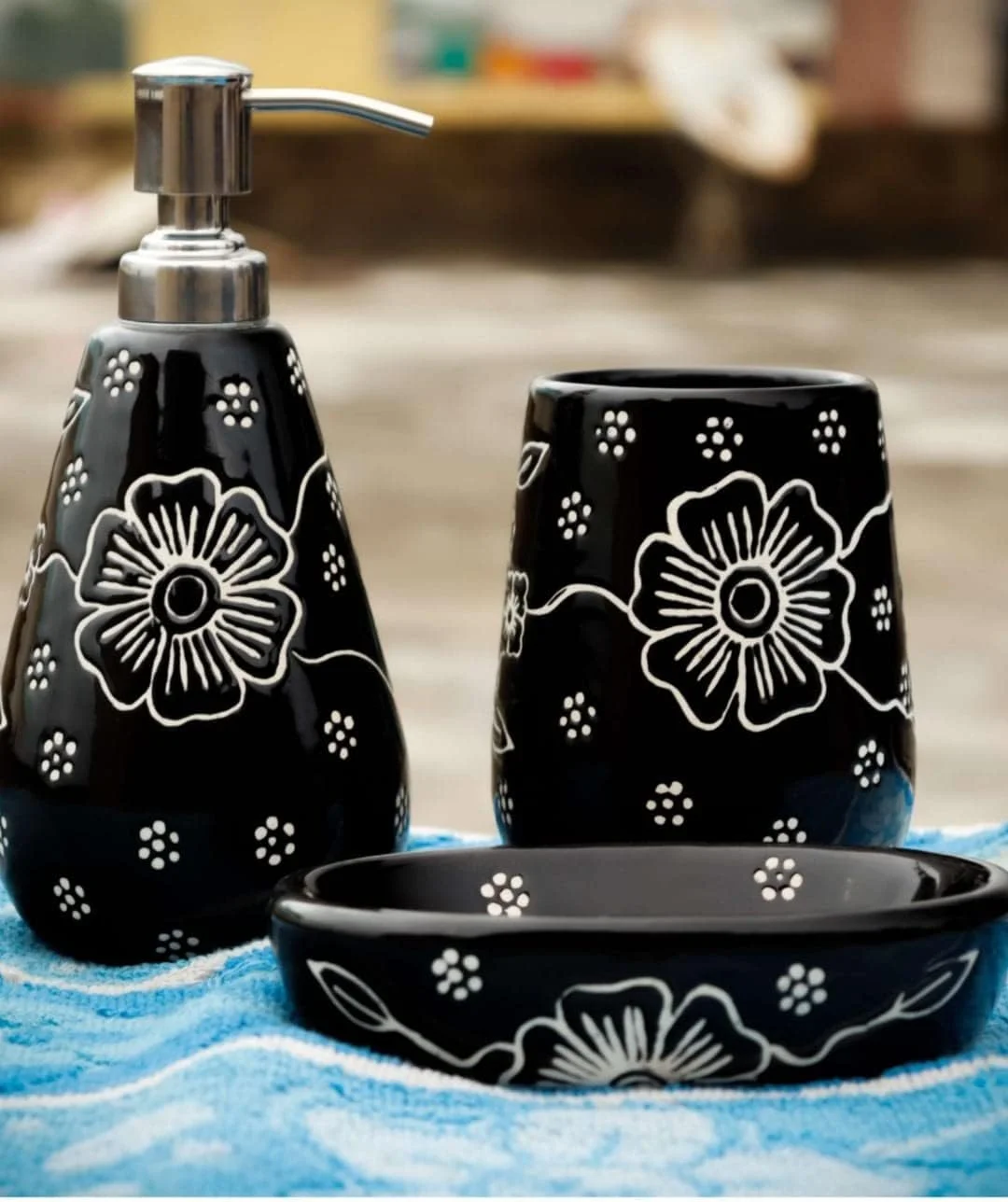 ست لوازم جانبی سرامیکی حمام Vreni برای کاربرد و دکور حمام | جای مایع صابون، جای صابون، جای مسواک دست ساز/نقاشی شده - CRO 3 ست لوازم جانبی سرامیکی حمام Vreni برای کاربرد و دکور حمام | جای مایع صابون، جای صابون، جای مسواک دست ساز/نقاشی شده - CRO 3