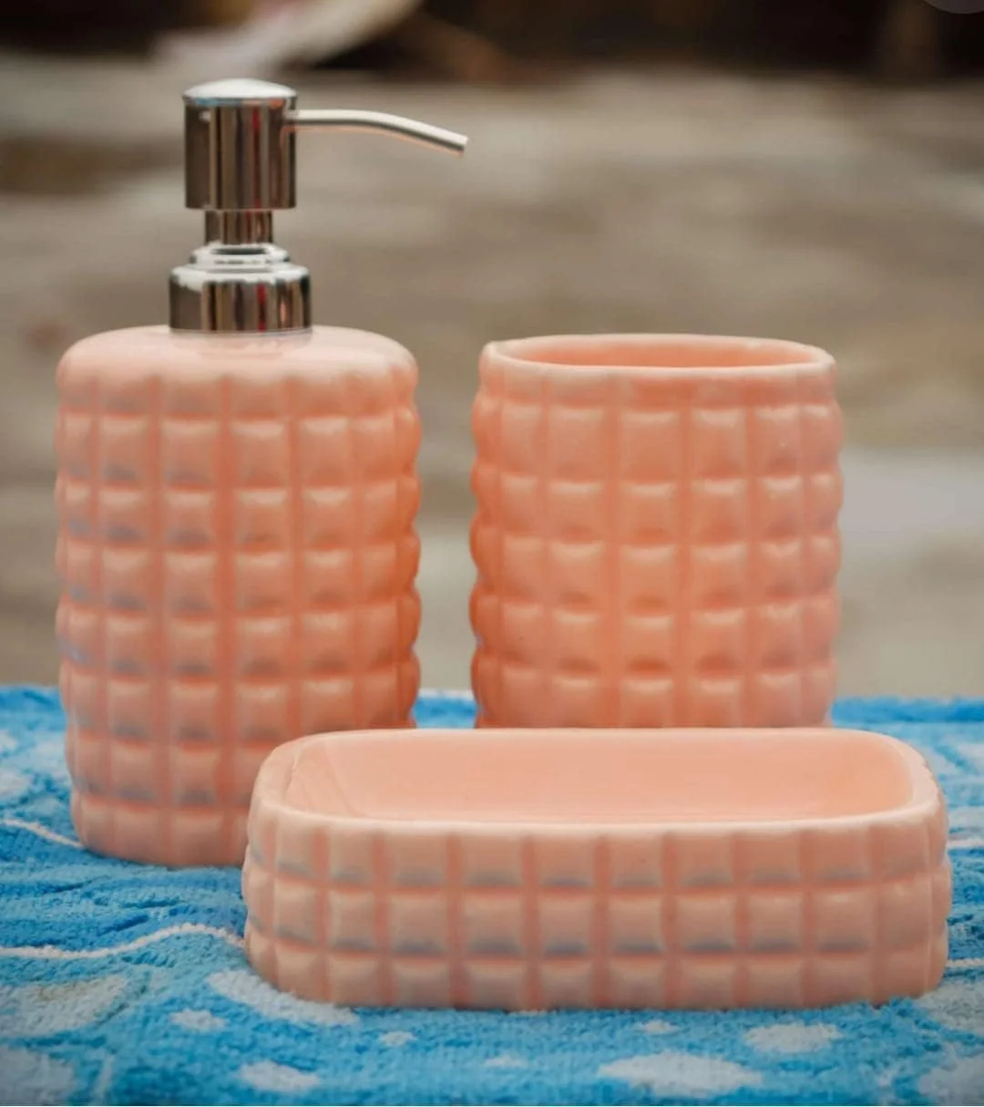 ست لوازم جانبی سرامیکی حمام Vreni برای کاربرد و دکور حمام | جا مایع صابون، جا صابونی، جا مسواکی دست ساز/نقاشی شده - CRO 1 ست لوازم جانبی سرامیکی حمام Vreni برای کاربرد و دکور حمام | جا مایع صابون، جا صابونی، جا مسواکی دست ساز/نقاشی شده - CRO 1