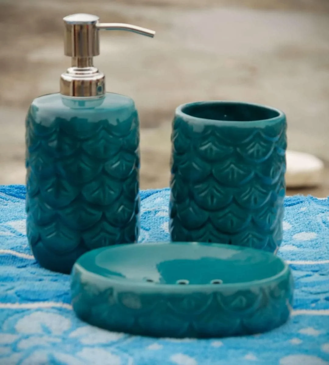 ست لوازم جانبی سرامیکی حمام Vreni برای کاربرد و دکور حمام | جا مایع صابون، جای صابون، جا مسواکی دست ساز/رنگ شده - CRO 5 ست لوازم جانبی سرامیکی حمام Vreni برای کاربرد و دکور حمام | جا مایع صابون، جای صابون، جا مسواکی دست ساز/رنگ شده - CRO 5