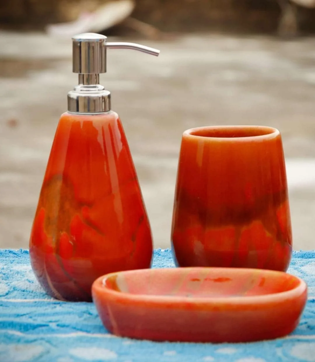 ست لوازم جانبی سرامیکی حمام Vreni برای کاربرد و دکور حمام | جا مایع دستشویی، جای صابون، جا مسواکی دست ساز کرم قرمز (ست 3 تکه) ست لوازم جانبی سرامیکی حمام Vreni برای کاربرد و دکور حمام | جا مایع دستشویی، جای صابون، جا مسواکی دست ساز کرم قرمز (ست 3 تکه)