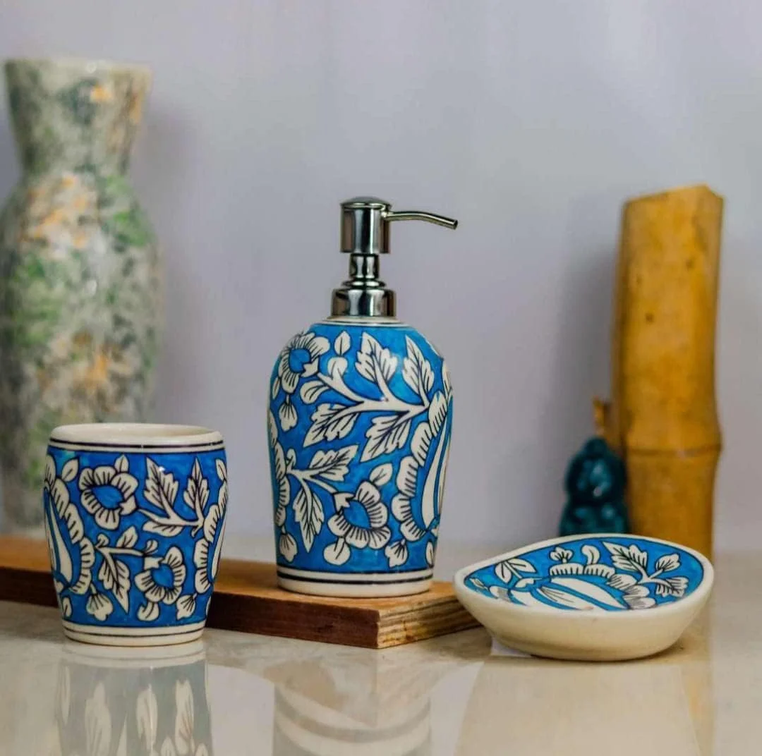 ست لوازم جانبی سرامیکی حمام Vreni برای کاربرد و دکور حمام | جا مایع صابون، جا صابونی، جا مسواکی (CRO 93 ست 3 عددی)