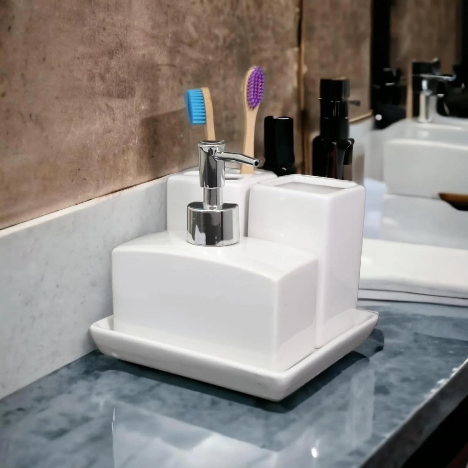 ست ۴ تکه سرامیکی بادوام لوازم حمام شامل جای مایع دستشویی، جا مسواکی، جای صابون و لیوان (سفید) ست ۴ تکه سرامیکی بادوام لوازم حمام شامل جای مایع دستشویی، جا مسواکی، جای صابون و لیوان (سفید)