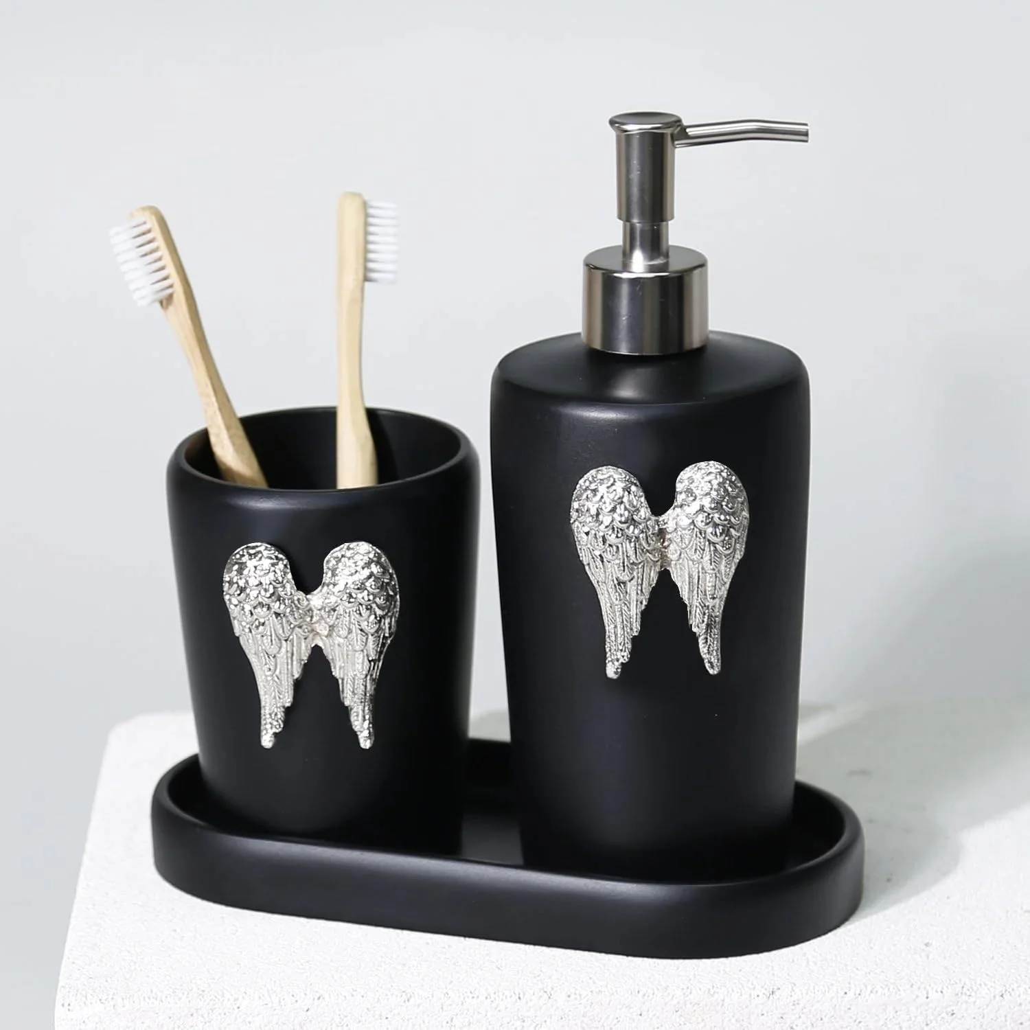 ست لوازم حمام 5 تکه مدل Wings در رنگ های مشکی و نقره ای ست لوازم حمام 5 تکه مدل Wings در رنگ های مشکی و نقره ای