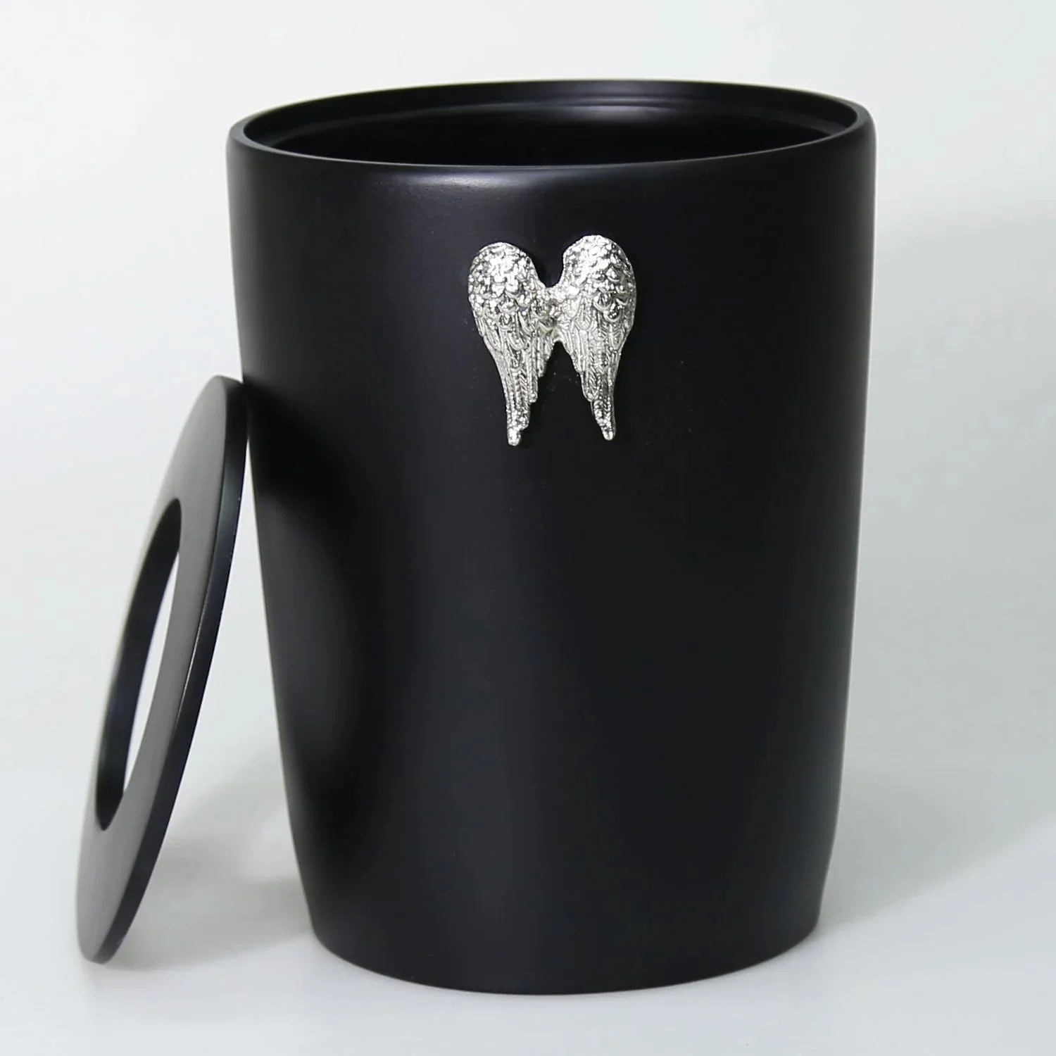 ست لوازم حمام 5 تکه مدل Wings در رنگ های مشکی و نقره ای ست لوازم حمام 5 تکه مدل Wings در رنگ های مشکی و نقره ای