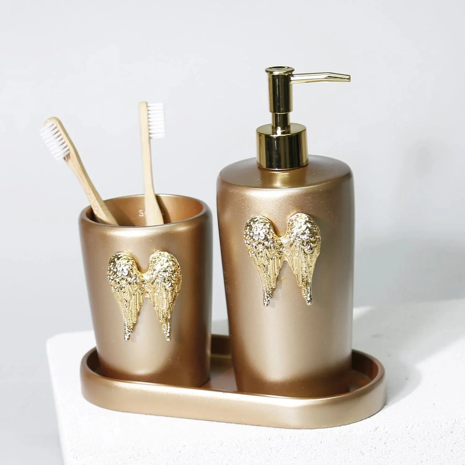 ست سرویس بهداشتی 5 تکه Wings به رنگ طوسی مایل به قهوه ای ست سرویس بهداشتی 5 تکه Wings به رنگ طوسی مایل به قهوه ای