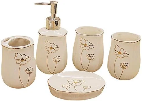 ست لوازم جانبی سرامیکی حمام 5 تکه طرح گلدار با نوار طلایی شامل جا مایع لوسیون، جا مسواکی، 2 عدد لیوان و جا صابونی