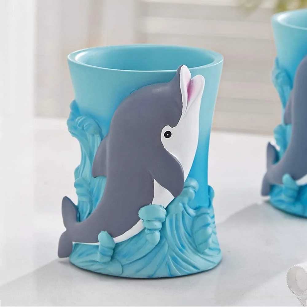 ست لوازم جانبی حمام طرح دلفین، 5 تکه - 1 پمپ لوسیون، 1 جا مسواکی، 1 جا صابونی و 2 لیوان ست لوازم جانبی حمام طرح دلفین، 5 تکه - 1 پمپ لوسیون، 1 جا مسواکی، 1 جا صابونی و 2 لیوان