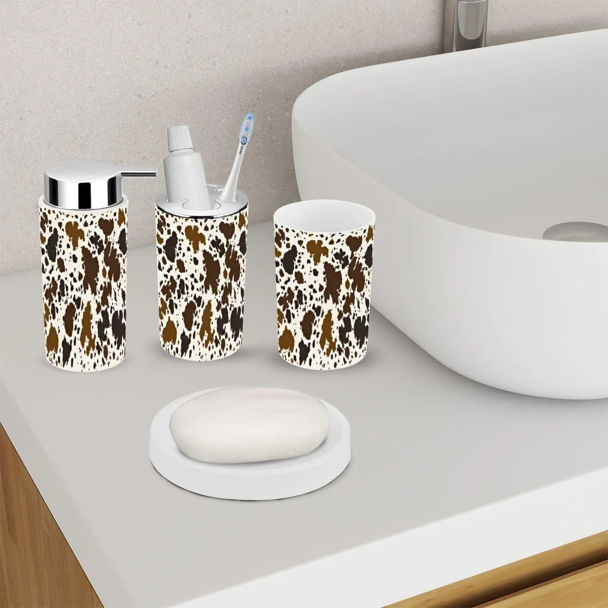 ست لوازم جانبی حمام 6 تکه طرح چرم گاوی قهوه ای شامل جا مسواکی، لیوان مسواک، جا مایع صابون، جا صابونی، جا برس توالت، سطل زباله مناسب دکوراسیون روستیک ست لوازم جانبی حمام 6 تکه طرح چرم گاوی قهوه ای شامل جا مسواکی، لیوان مسواک، جا مایع صابون، جا صابونی، جا برس توالت، سطل زباله مناسب دکوراسیون روستیک