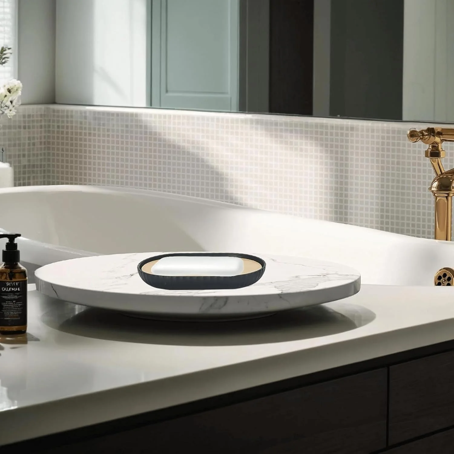 ست لوازم جانبی حمام 6 تکه Yk، لوازم ضروری کامل شامل برس توالت، جا مایع صابون، جا مسواکی، لیوان، جای صابون، سطل زباله - طراحی مدرن برای دکوراسیون حمام معاصر (گرد مشکی)